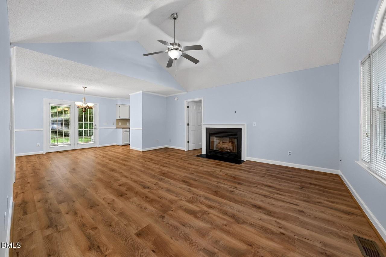 1249 Skyview Dr - Photo 5 of 29