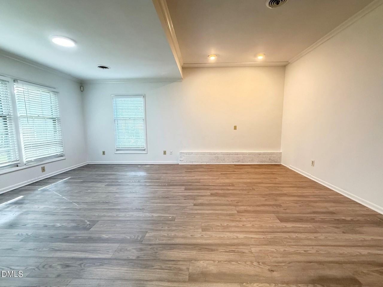 1421A Lynn Rd - Photo 4 of 12