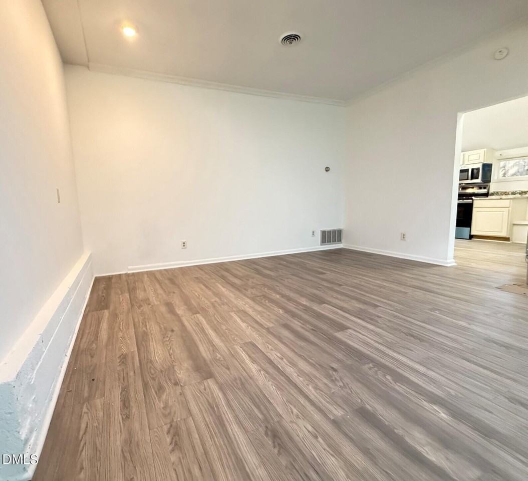 1421A Lynn Rd - Photo 7 of 12