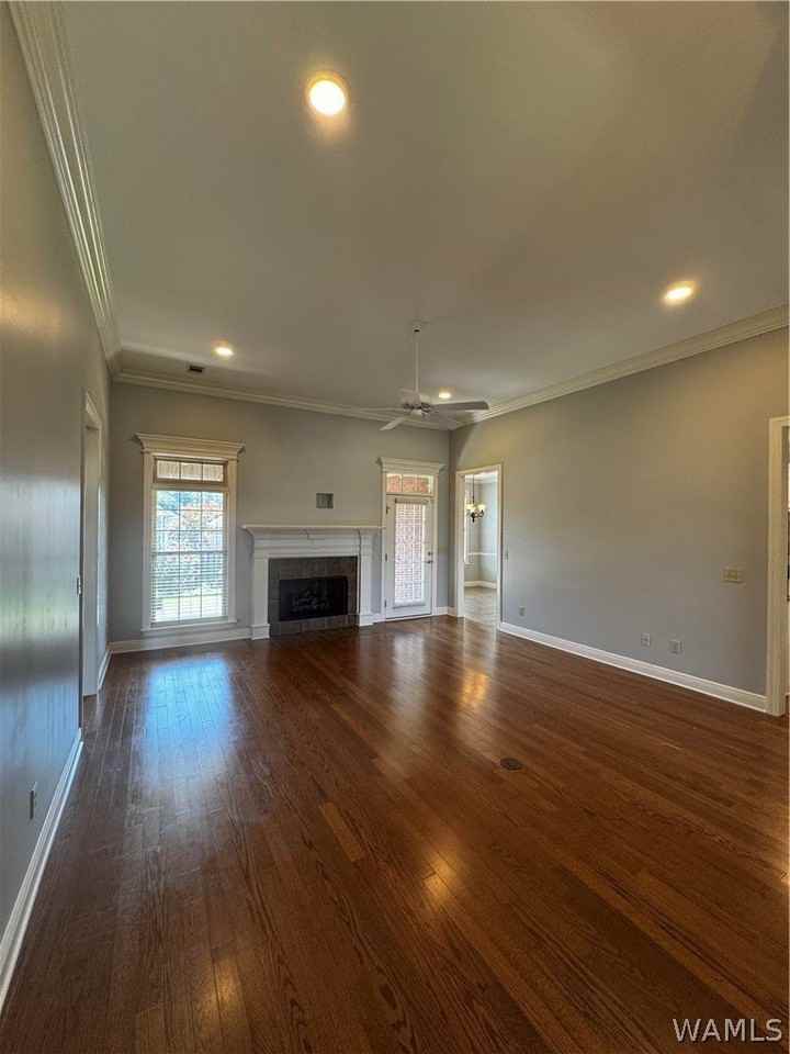 717 Greenbriar Dr - Photo 3 of 18