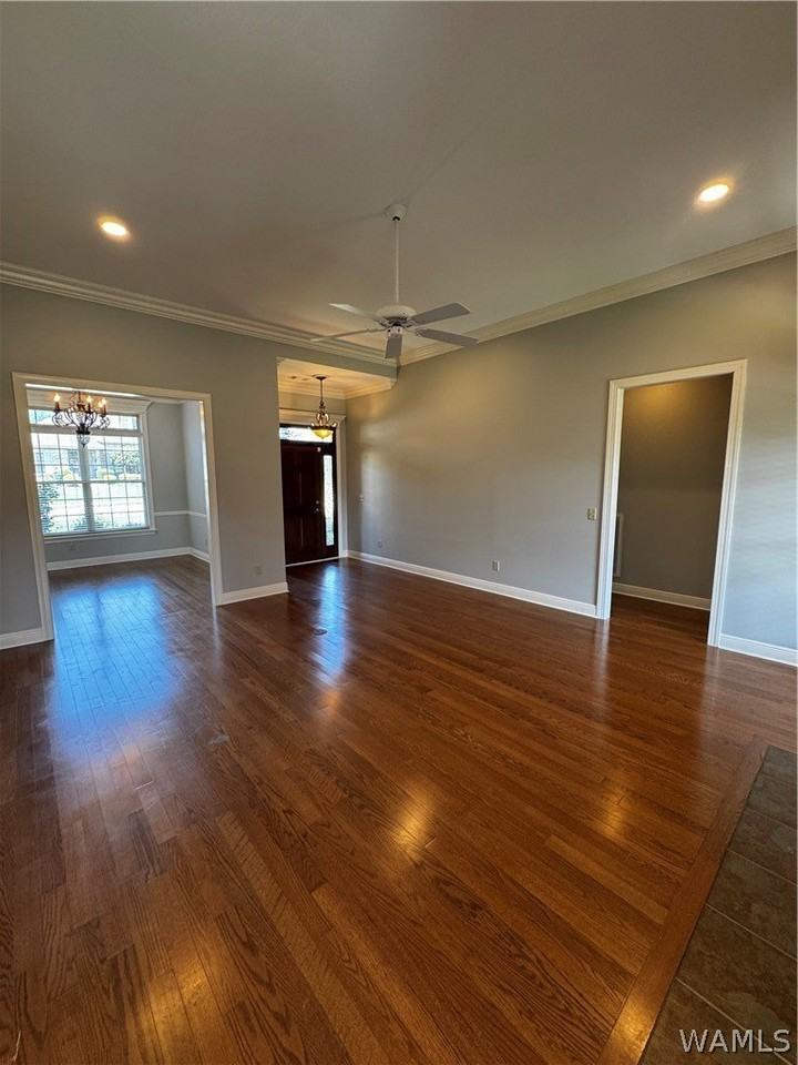 717 Greenbriar Dr - Photo 4 of 18