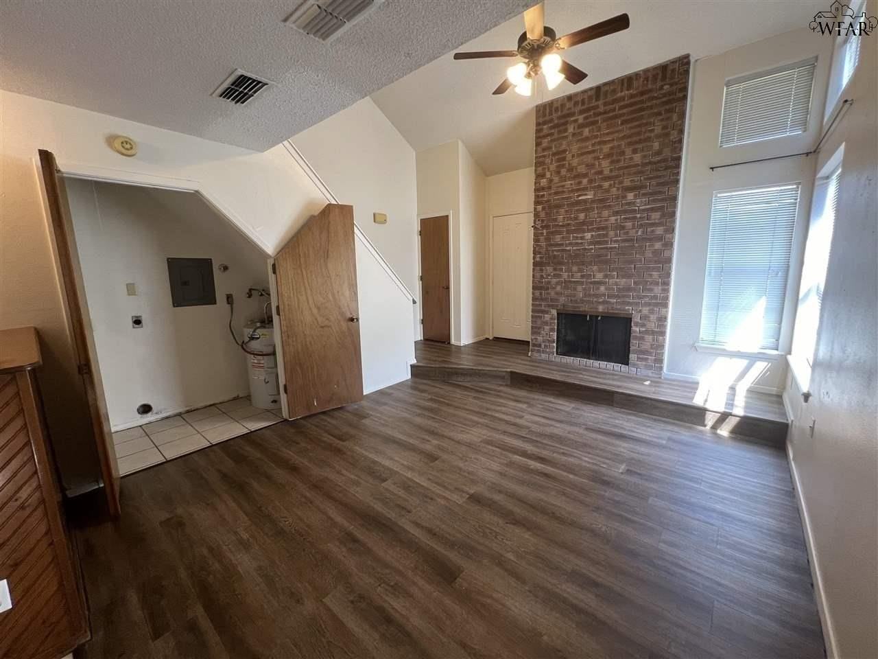 4501 Mistletoe Dr #A - Photo 3 of 14