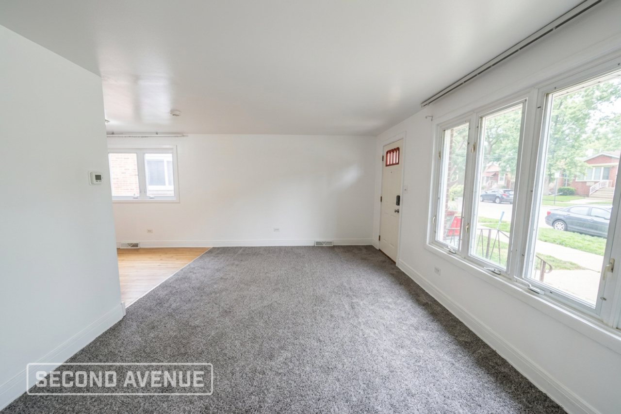 10935 S Buffalo Ave - Photo 2 of 17
