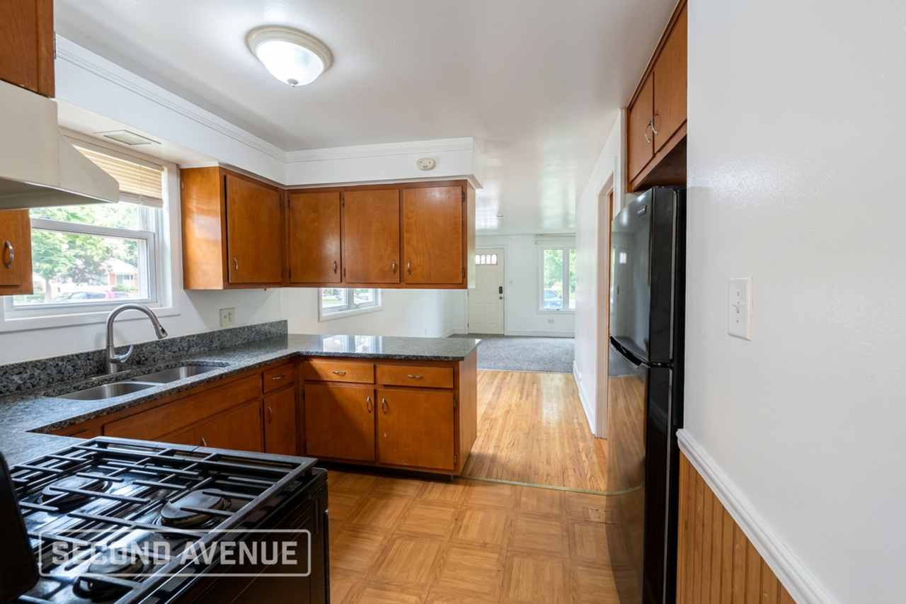 10935 S Buffalo Ave - Photo 7 of 17