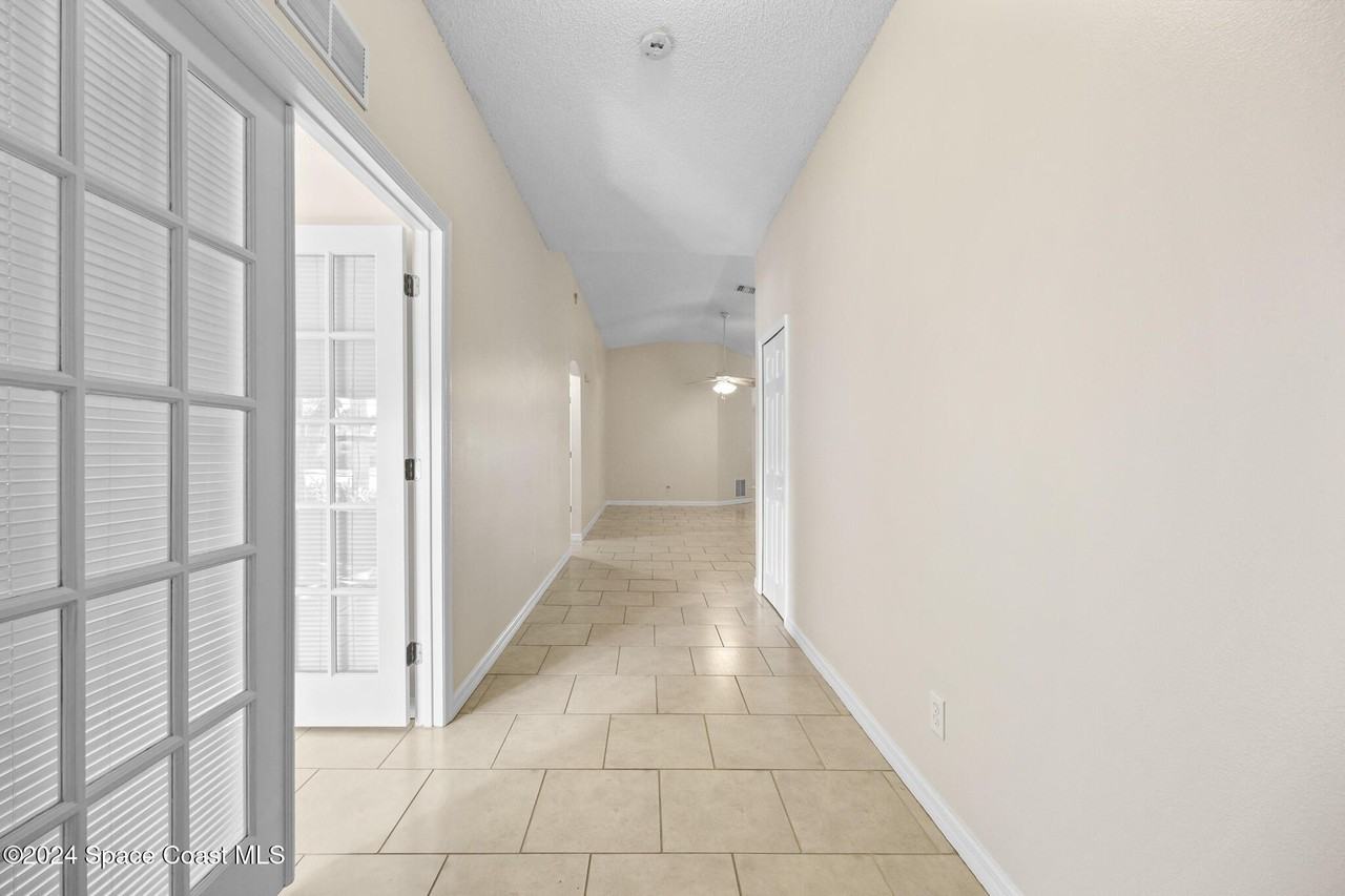 4800 Manchester Dr - Photo 5 of 33