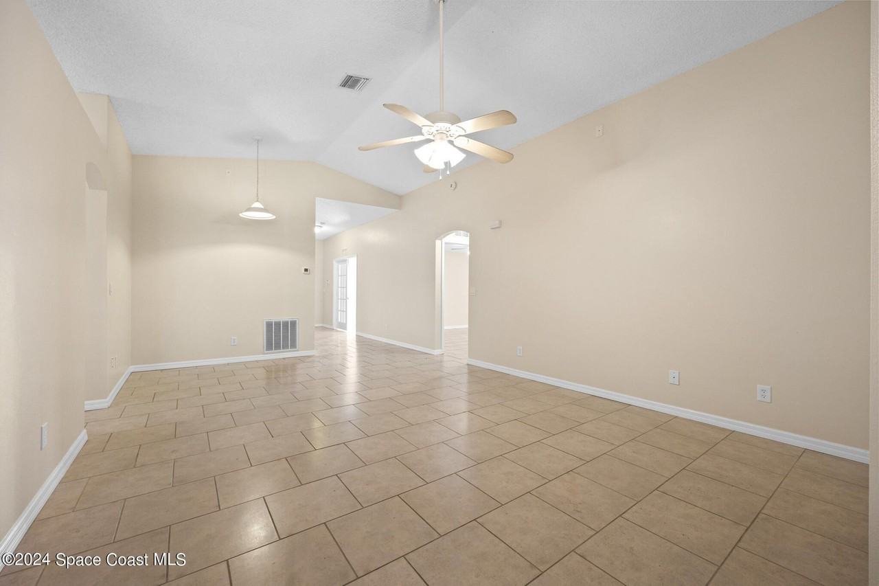 4800 Manchester Dr - Photo 6 of 33