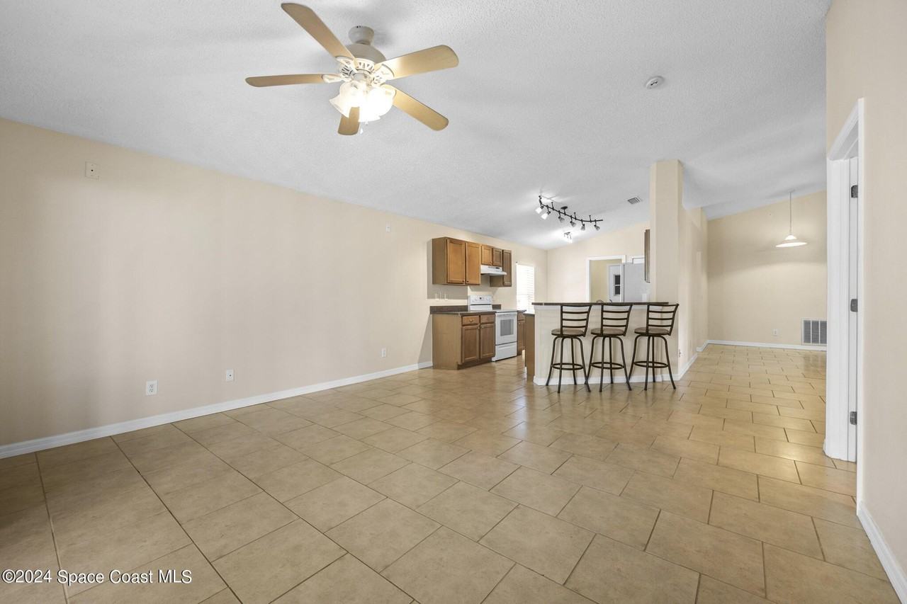 4800 Manchester Dr - Photo 7 of 33
