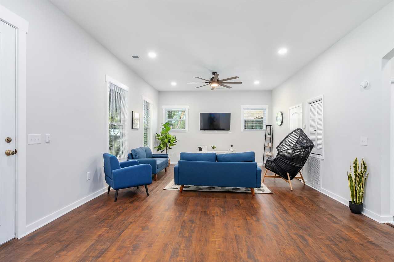 209 Beirne Ave Nw #1 - Photo 3 of 16