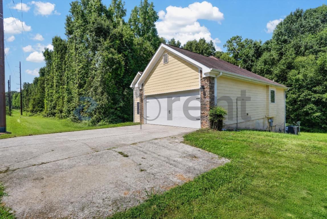 861 Mccart Rd - Photo 4 of 35