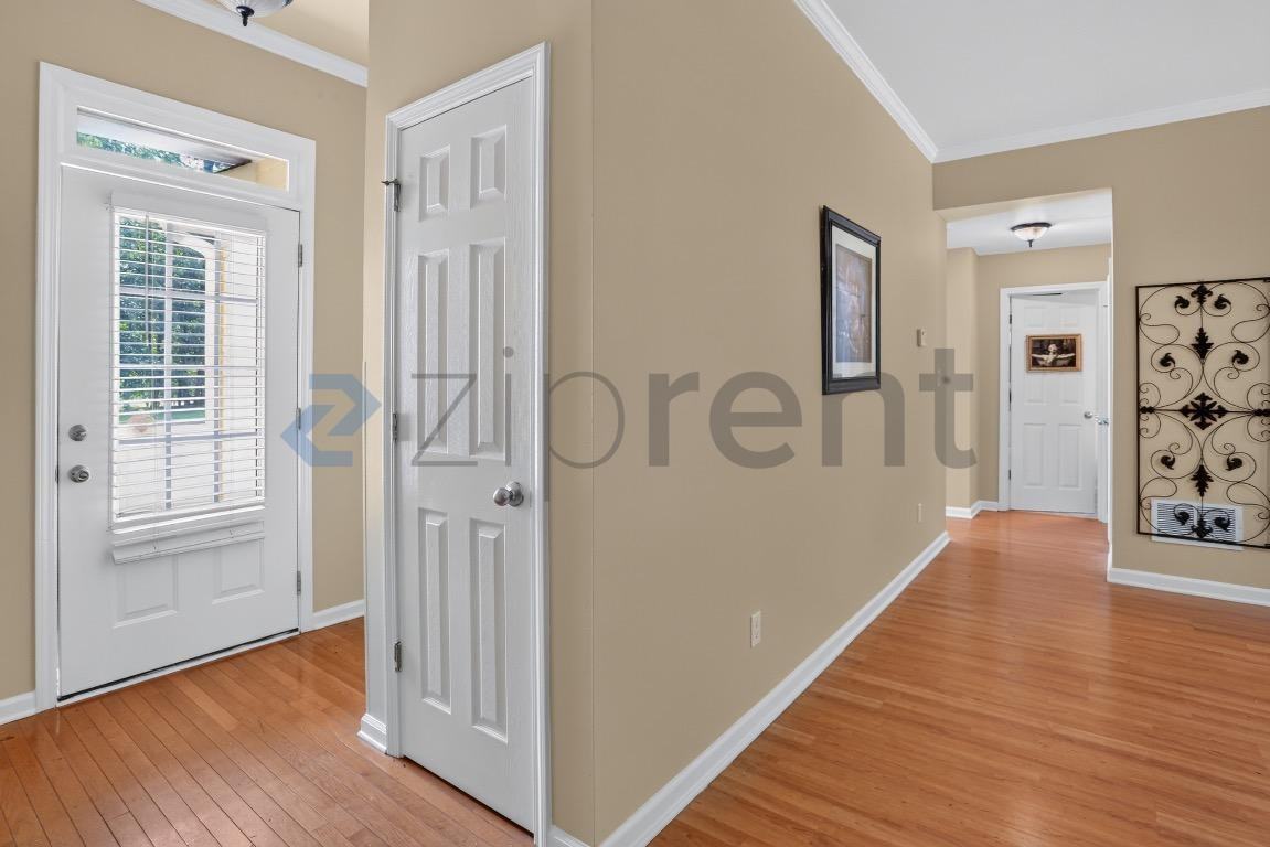 861 Mccart Rd - Photo 4 of 33
