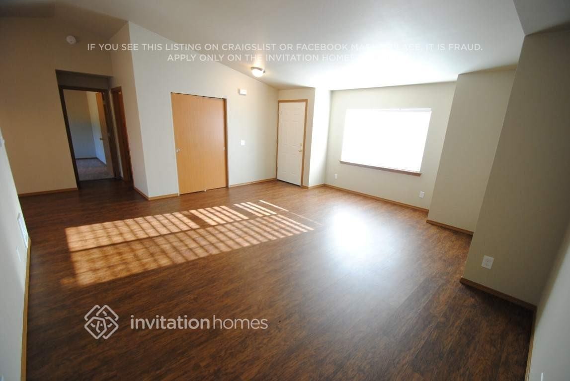 20400 81st Dr Ne - Photo 2 of 8