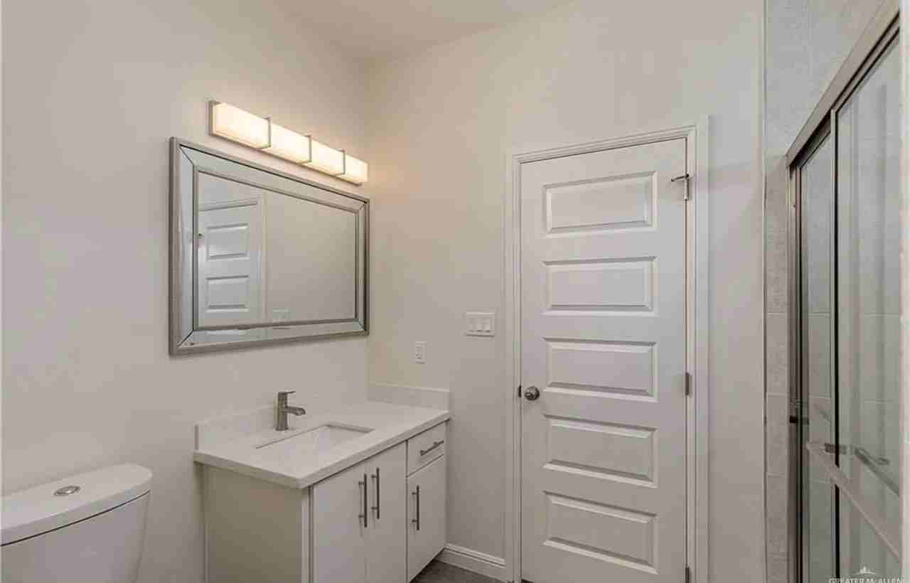 1424 W Franklin Ave #1 - Photo 6 of 12