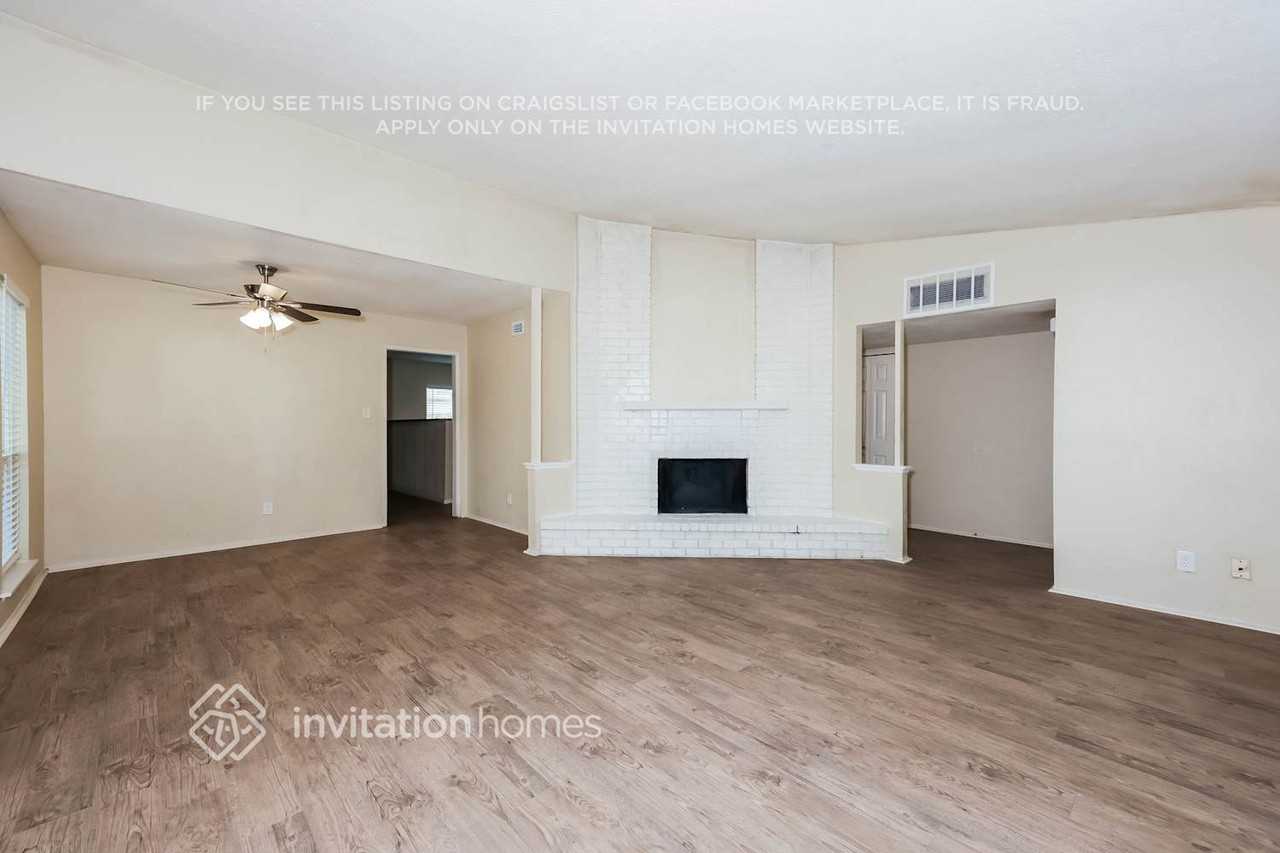 656 Priscilla Ln - Photo 4 of 17