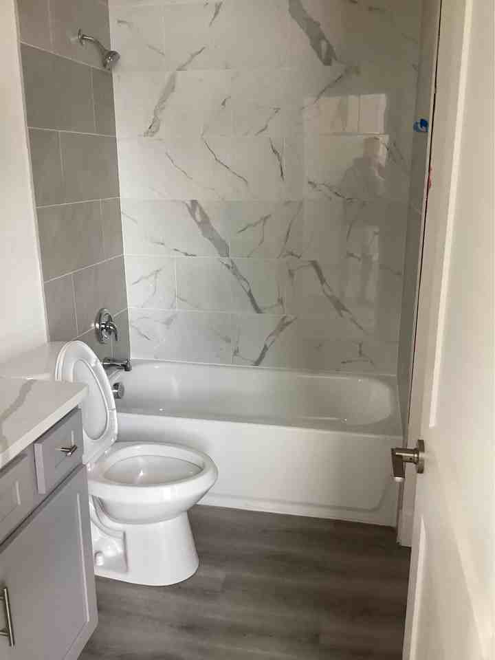 926 East 11th Avenue - Photo 6 of 11