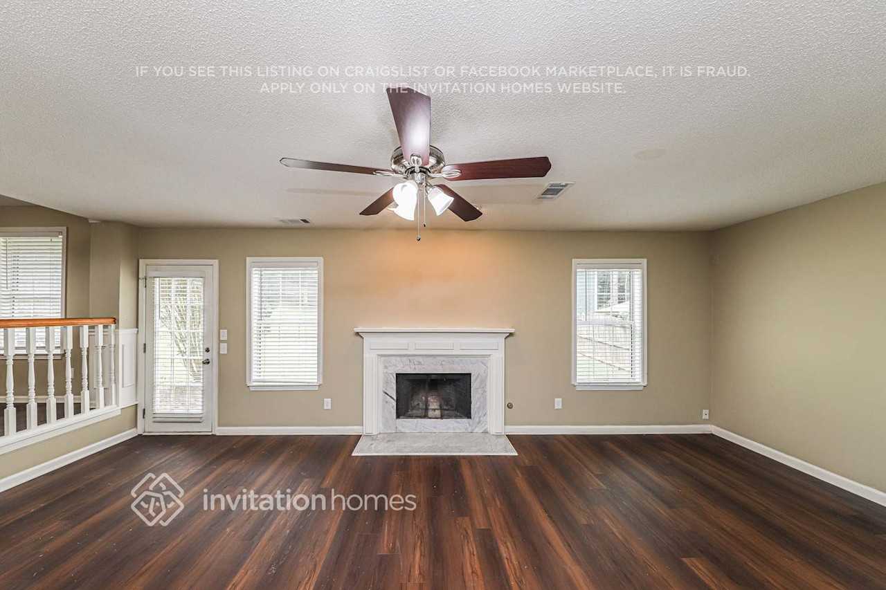 4185 Soaring Dr - Photo 5 of 18