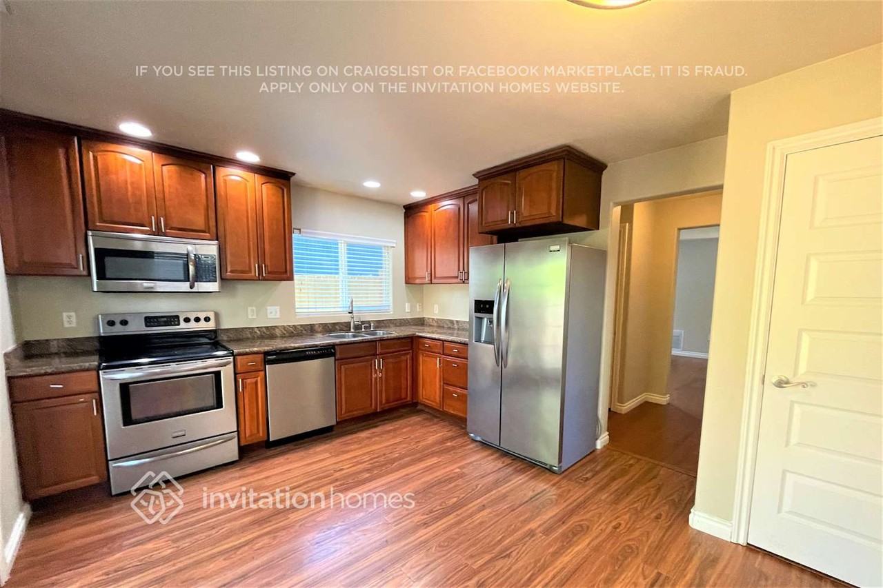 12227 47th Ave S - Photo 4 of 16