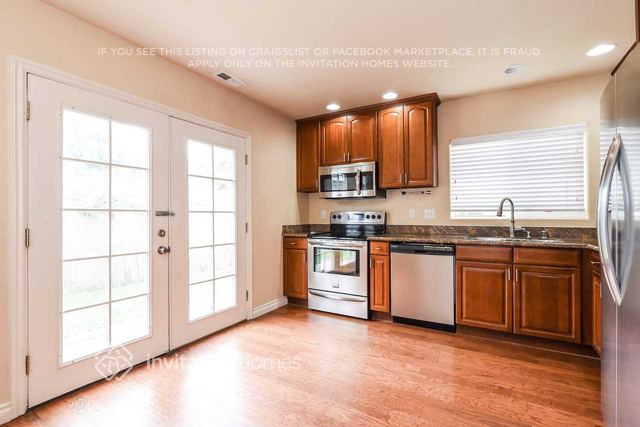 12227 47th Ave S - Photo 5 of 16