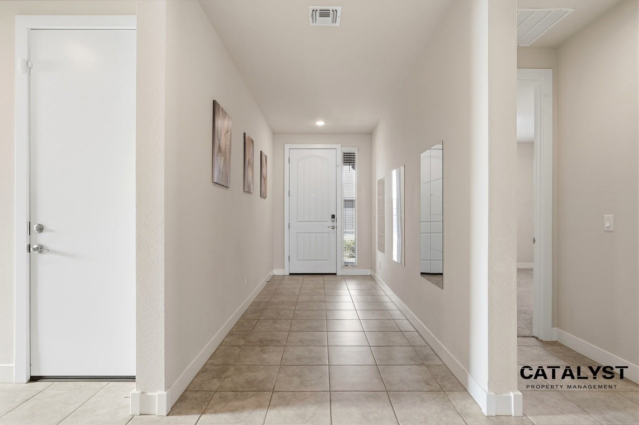 6926 W Winston Dr #1 - Photo 5 of 42