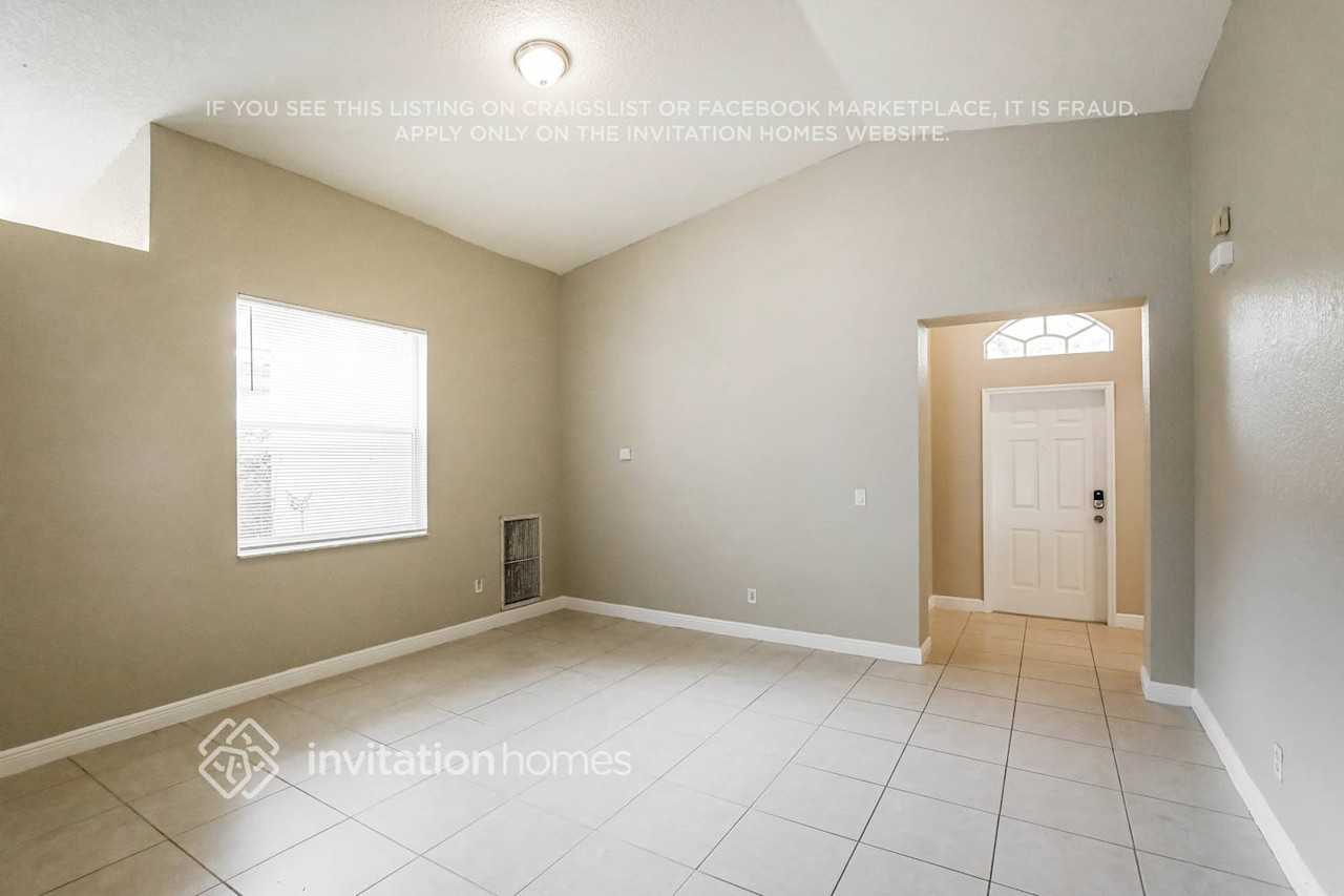 5221 Sw 141st Ave - Photo 6 of 17