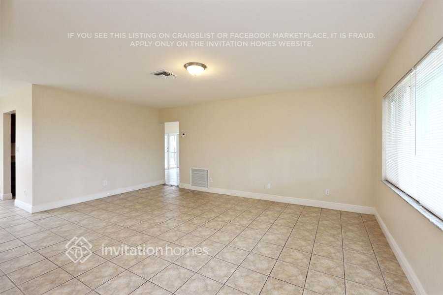 4904 Sw 90th Ave - Photo 3 of 20