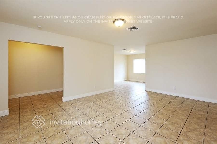 4904 Sw 90th Ave - Photo 4 of 20