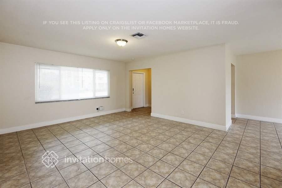 4904 Sw 90th Ave - Photo 5 of 20
