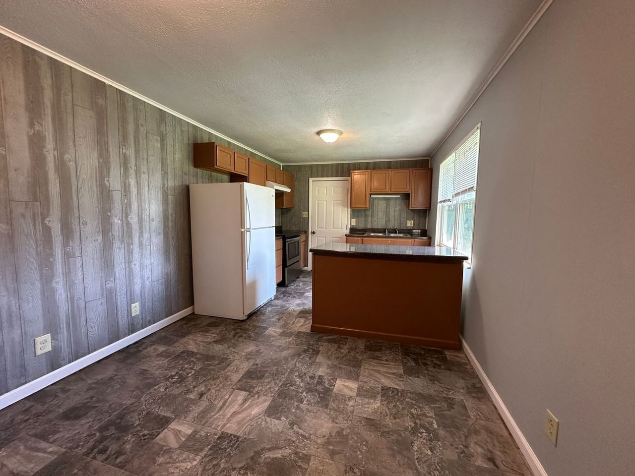 1129 Roswell Rd - Photo 2 of 20