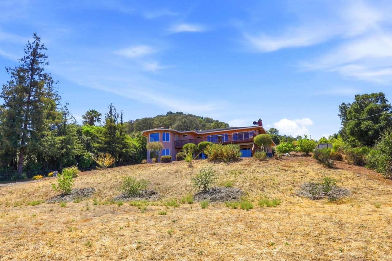 19563 Almaden Rd - Photo 7 of 33
