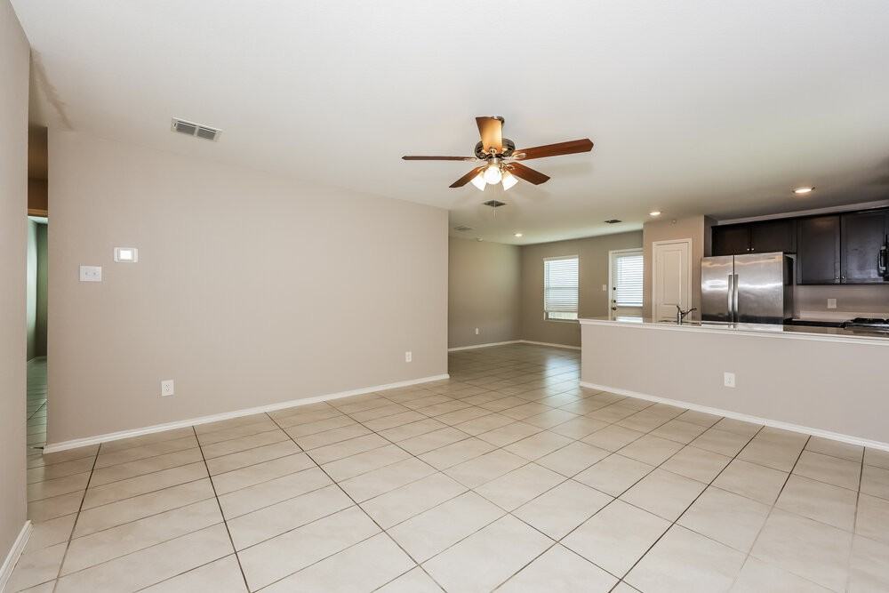 1149 Crestview Dr - Photo 3 of 16