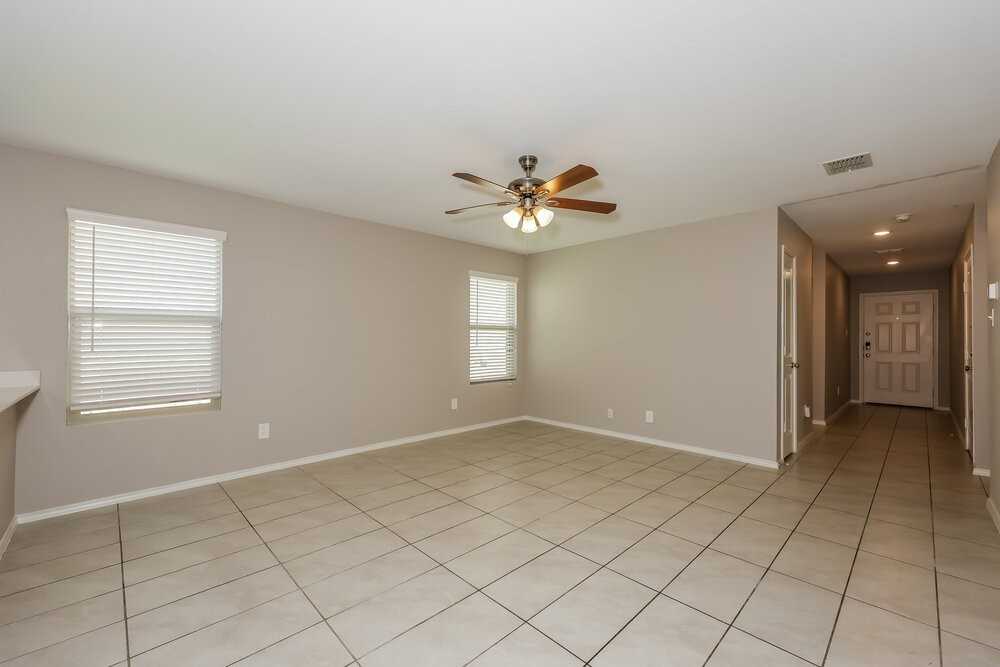 1149 Crestview Dr - Photo 4 of 16