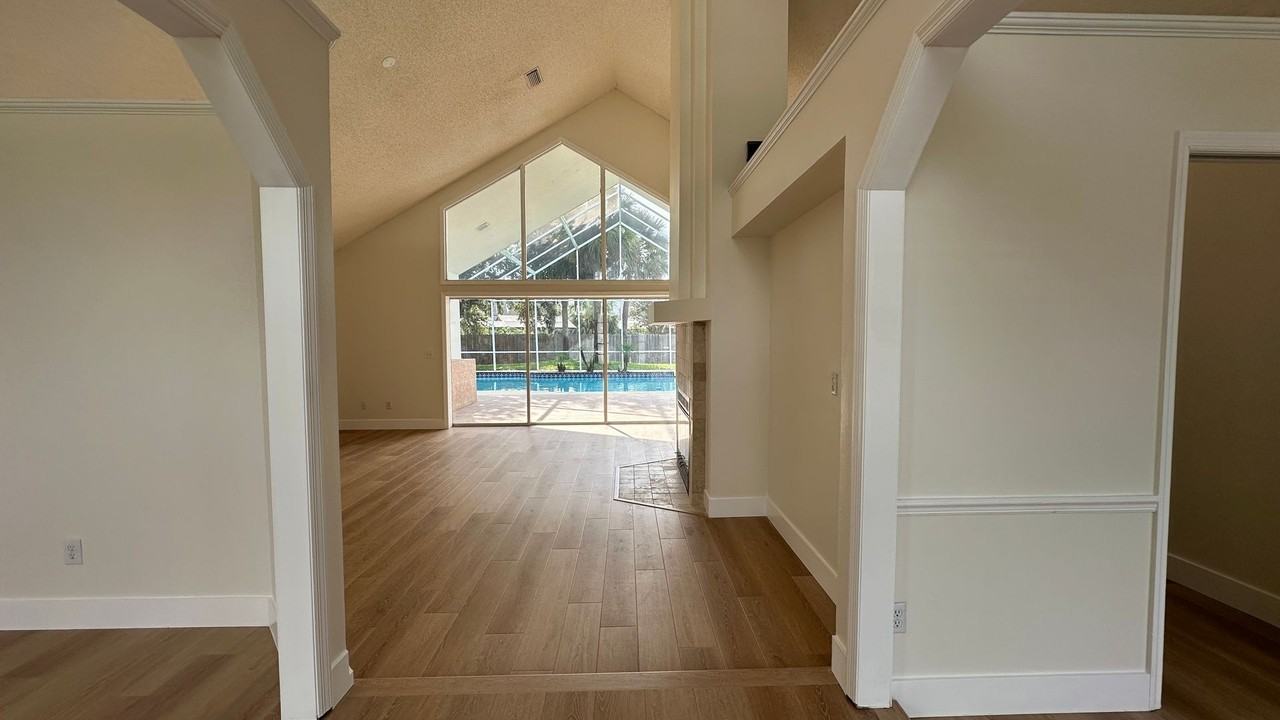 935 Shriver Cir - Photo 2 of 45