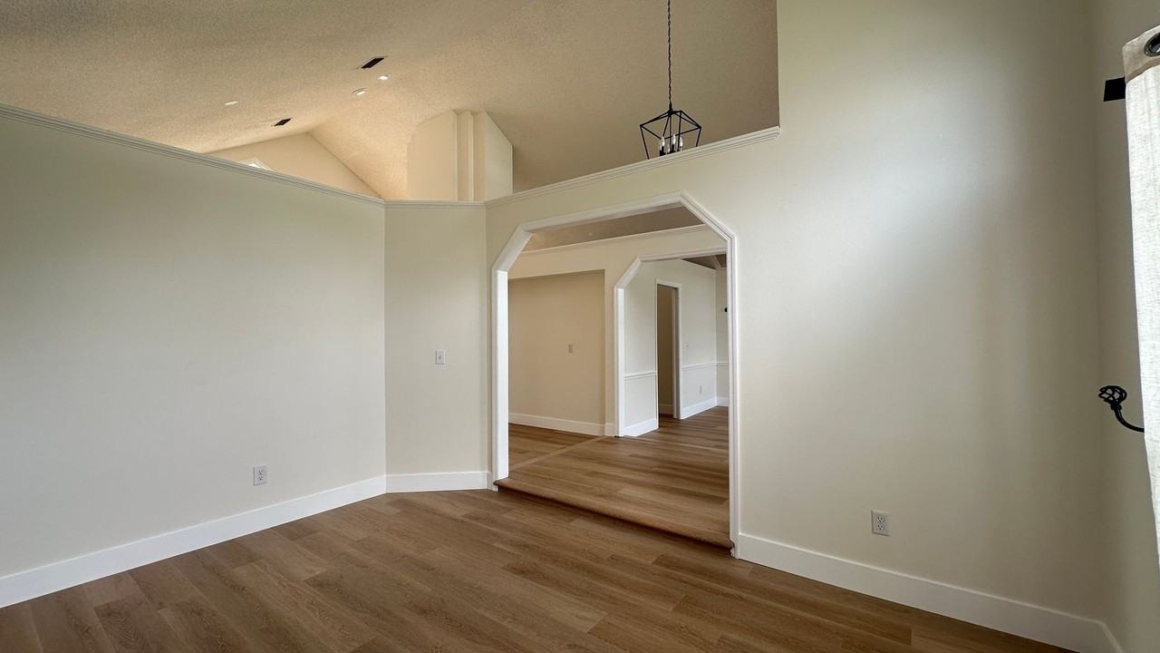 935 Shriver Cir - Photo 4 of 45