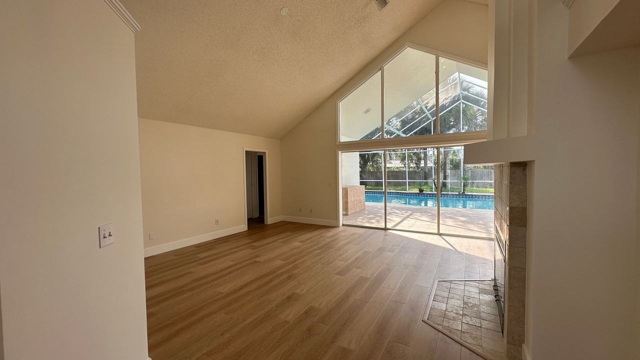 935 Shriver Cir - Photo 5 of 45