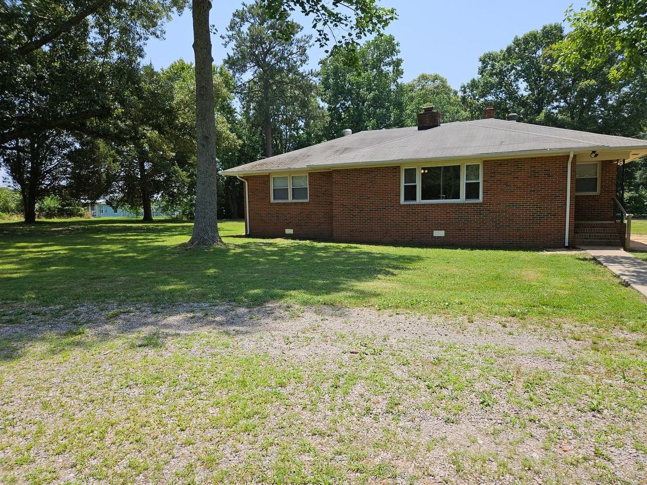 2477 Meadow Rd - Photo 2 of 8