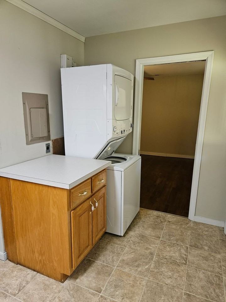 2477 Meadow Rd - Photo 4 of 8