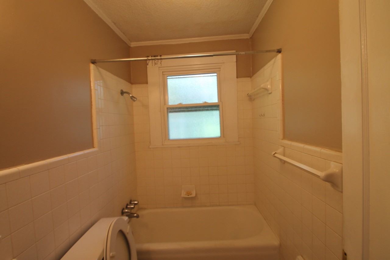 521 Chestnut St - Photo 2 of 12