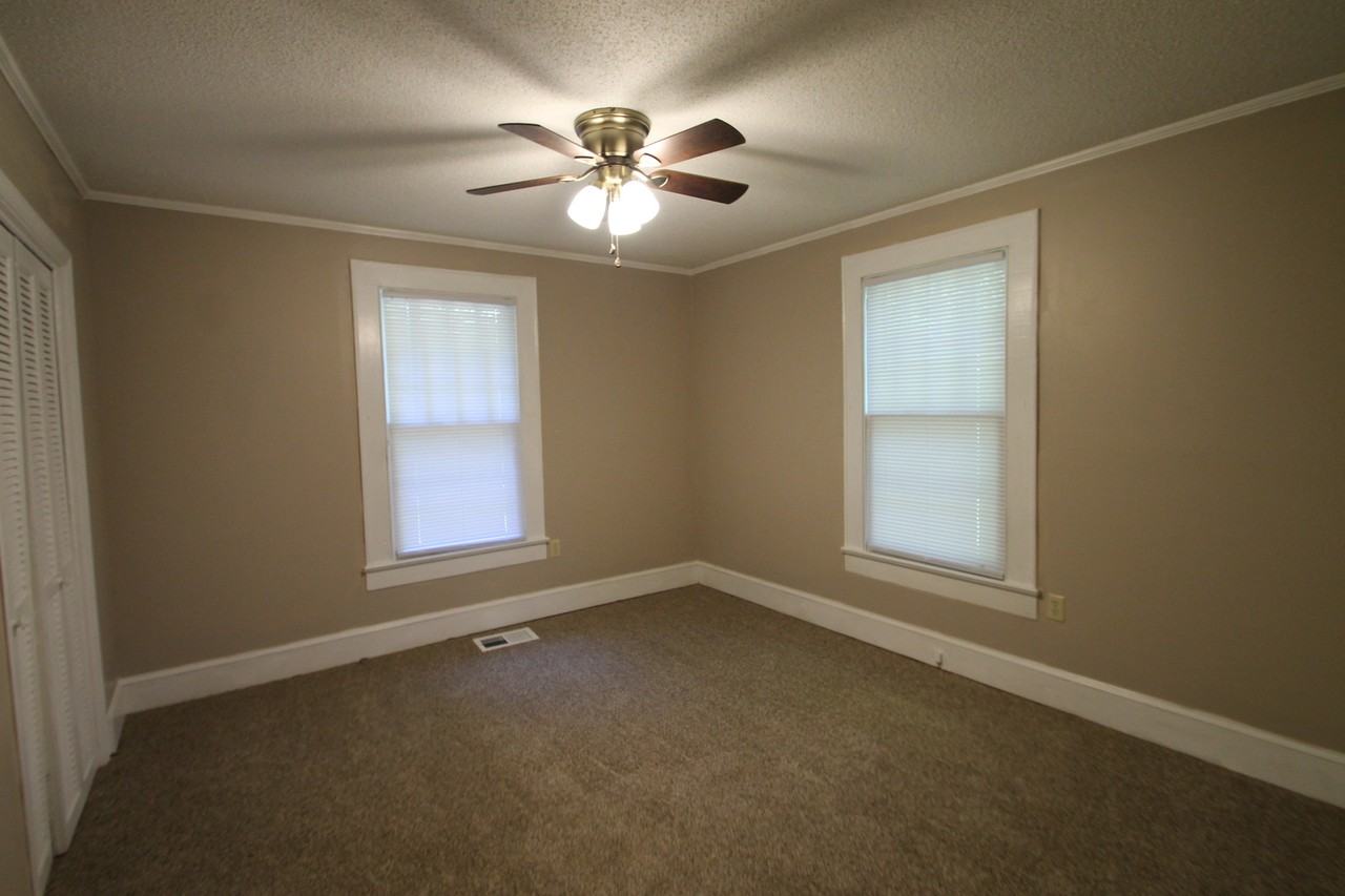 521 Chestnut St - Photo 4 of 12