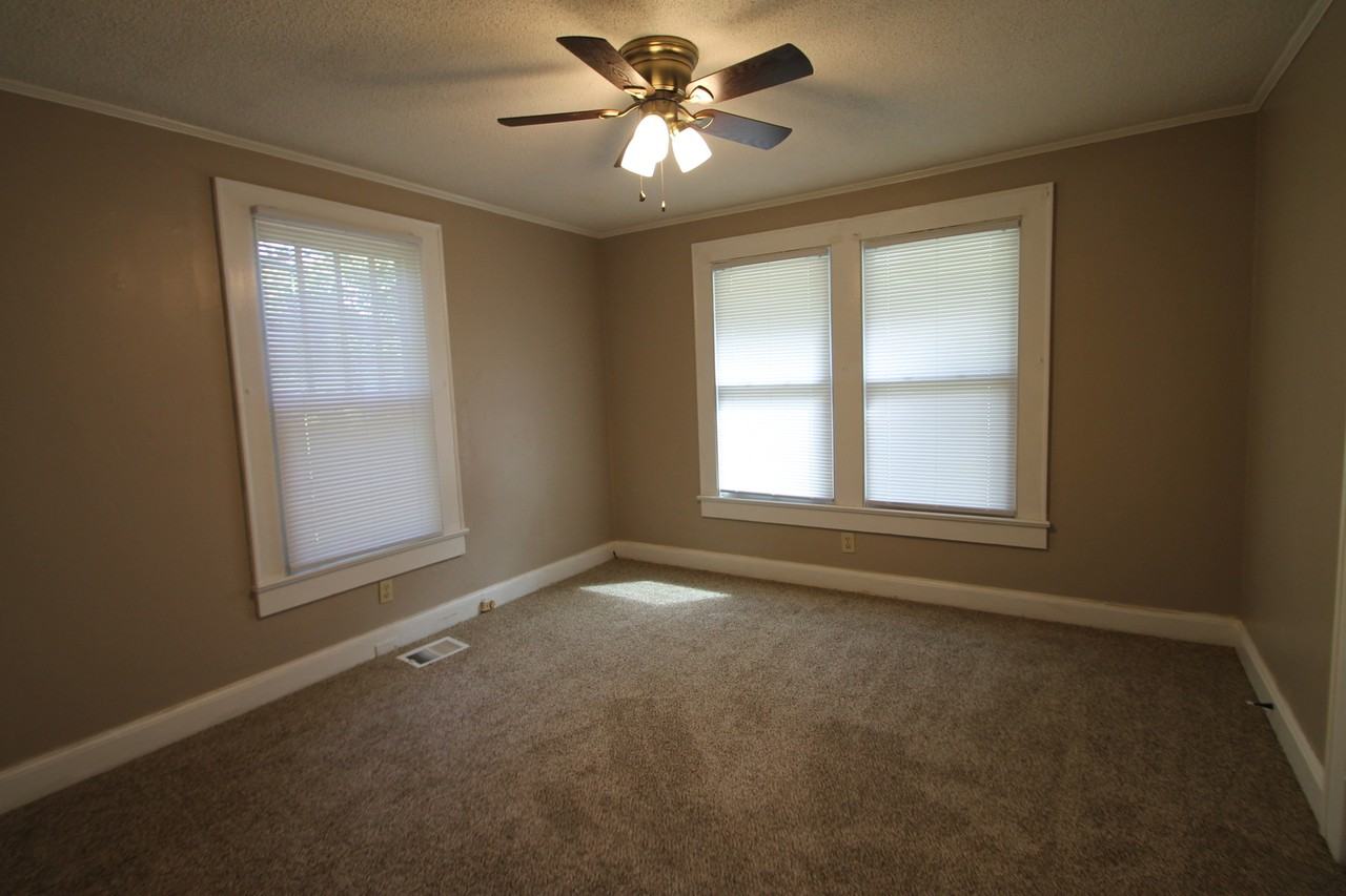 521 Chestnut St - Photo 7 of 12