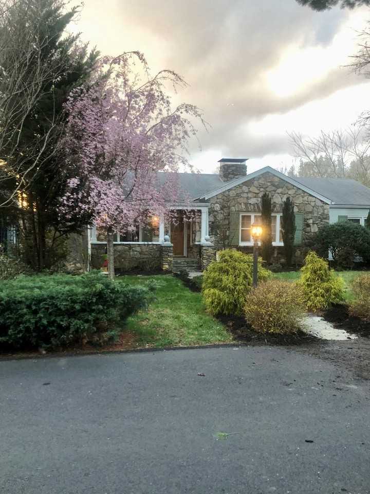 16 Lorraine Ave - Photo 2 of 24