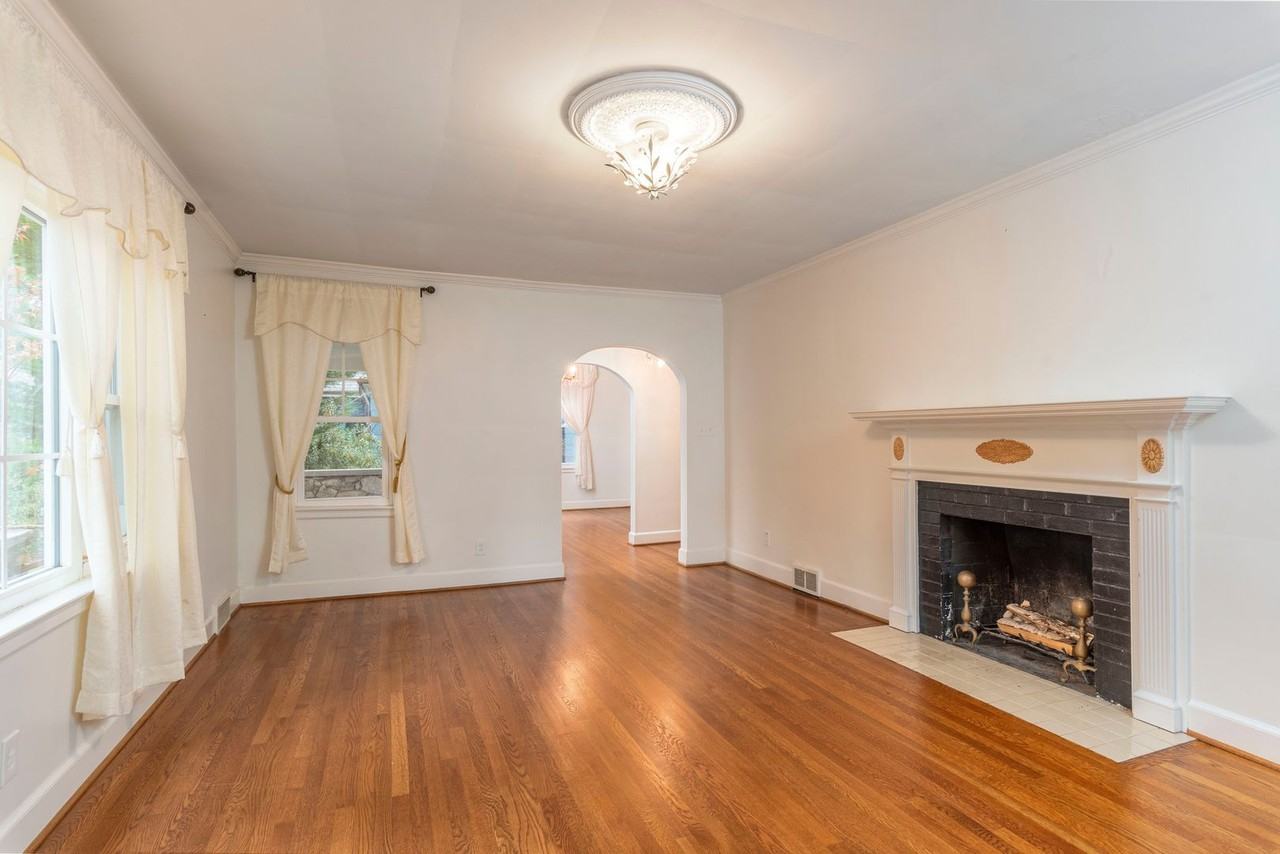 16 Lorraine Ave - Photo 5 of 24