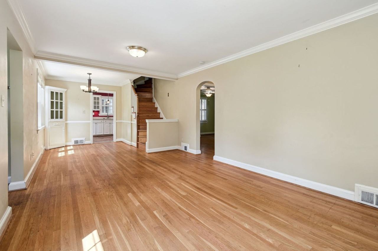 5203 Elsmere Ave - Photo 3 of 20
