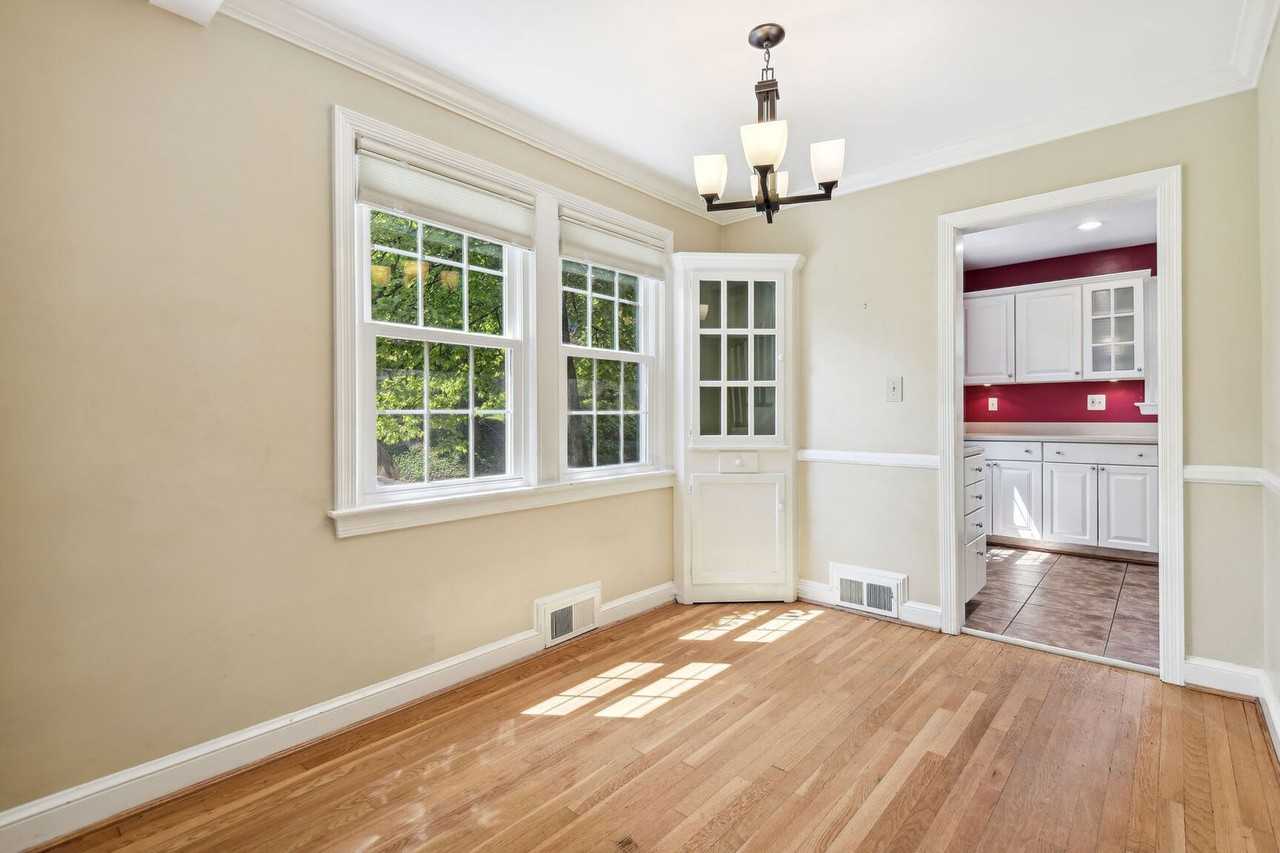 5203 Elsmere Ave - Photo 4 of 20
