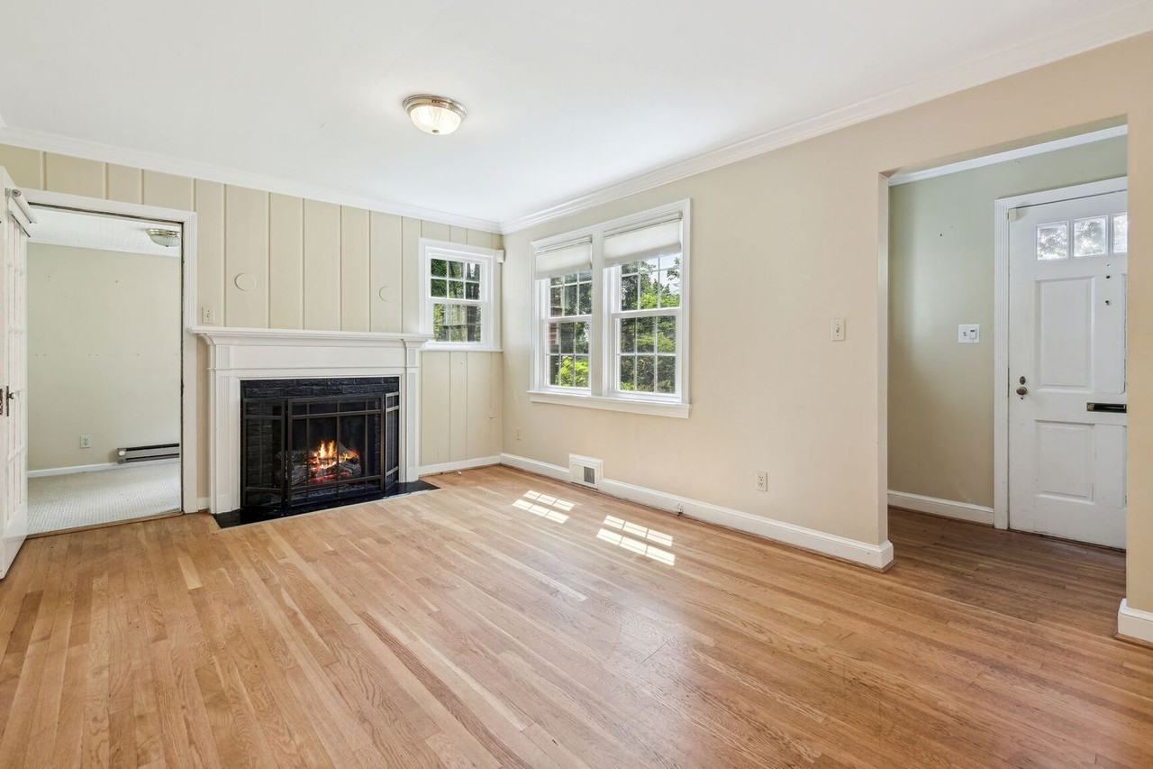 5203 Elsmere Ave - Photo 7 of 20