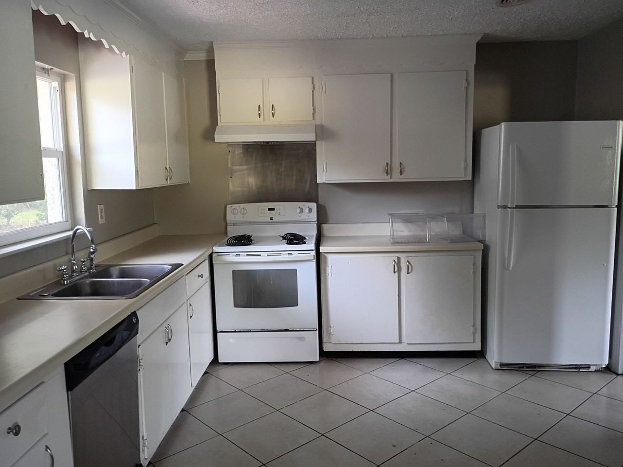 1802 E 58th St - Photo 5 of 15