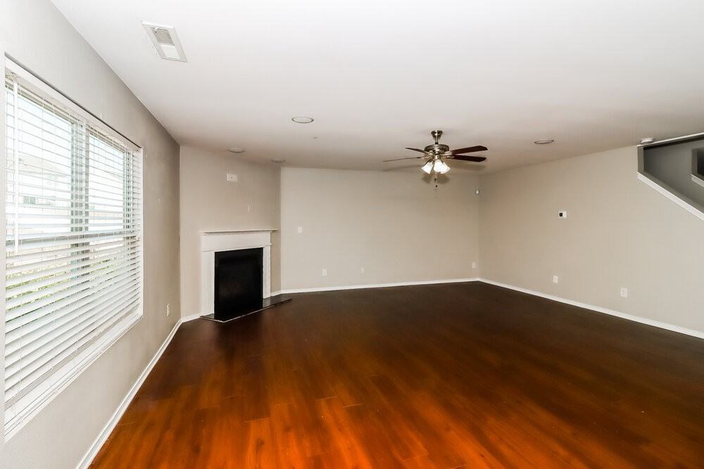 941 Silverberry St - Photo 6 of 17