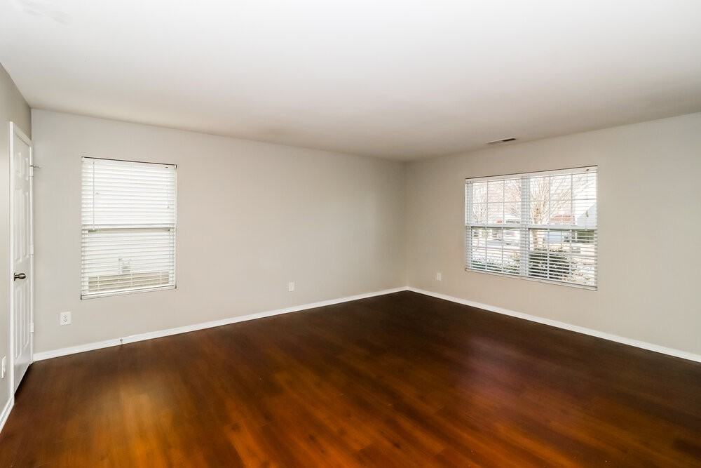941 Silverberry St - Photo 7 of 17