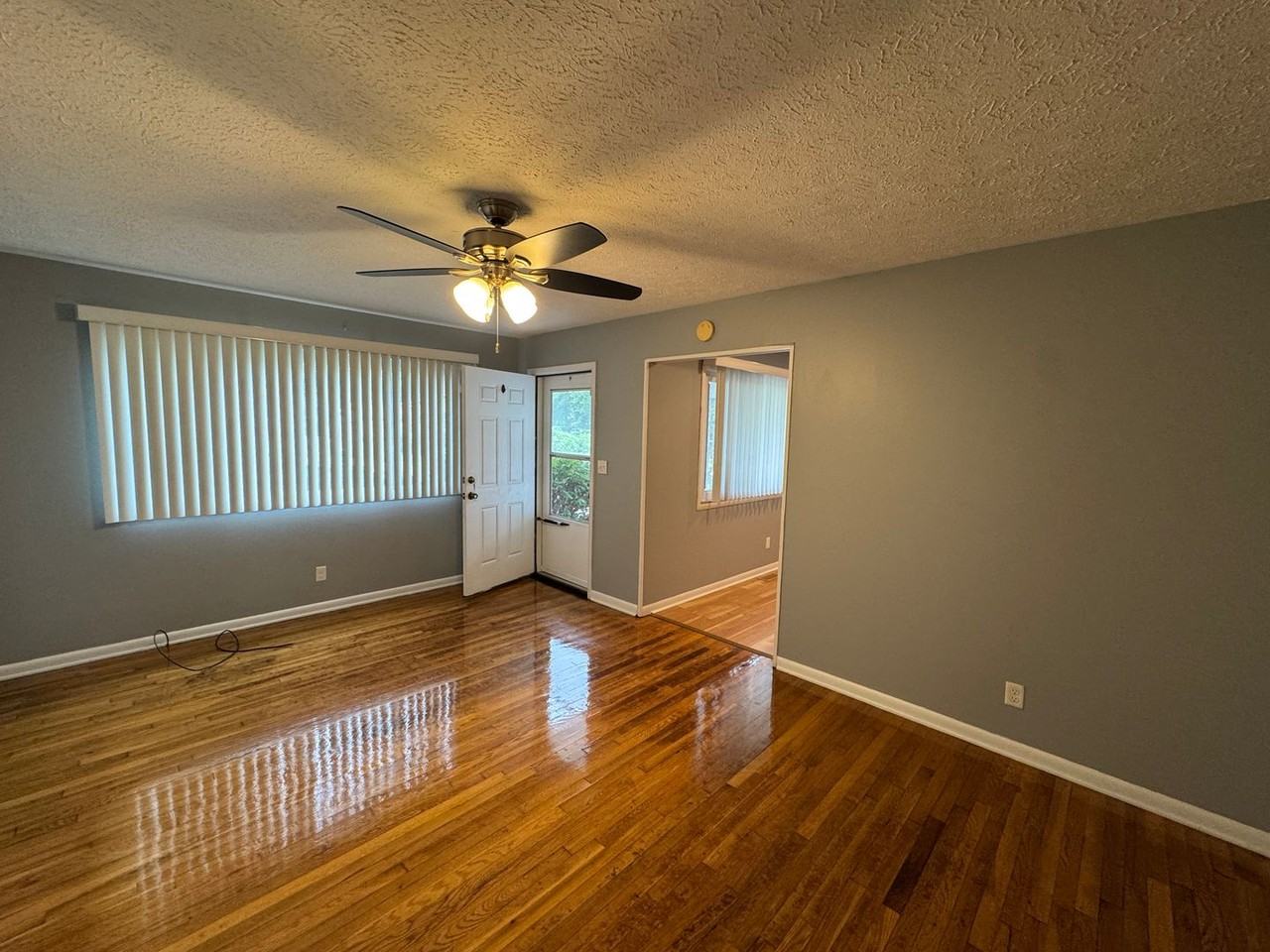 3243 W 52nd St - Photo 4 of 28