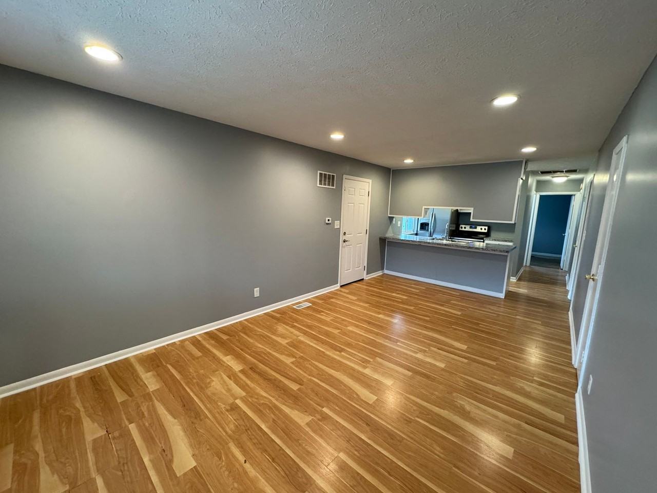 3243 W 52nd St - Photo 6 of 28