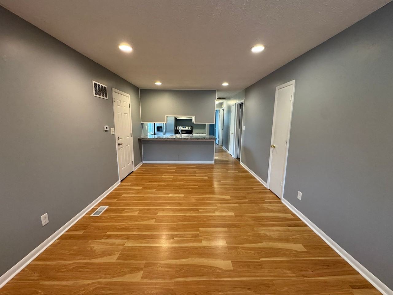 3243 W 52nd St - Photo 7 of 28