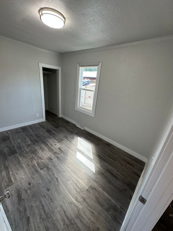 2115 Omaha St - Photo 5 of 8